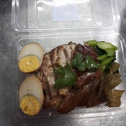 ราดข้าว เนื้อ หนัง ไข่