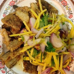 ยำปลาสลิด