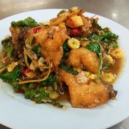 ปลากระพงผัดฉ่า