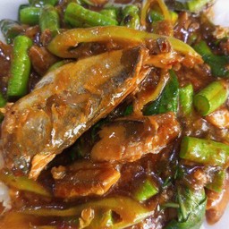 ผัดพริกแกงปลากระป๋อง