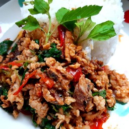 ข้าวกระเพราปลากระป๋องหมูสับ