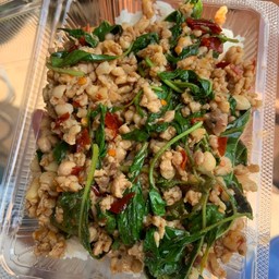 กระเพราไก่สับ