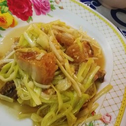 กุ้ยช่ายขาวหมูกรอบ