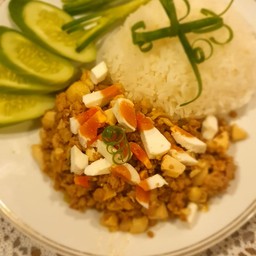 ข้าวหมูสับผัดไข่เค็ม