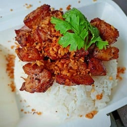 ข้าวผัดซอสพริกเผา by ข้าวผัดสีทอง