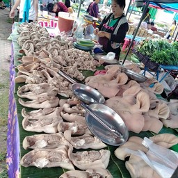 เจ๊จูนหัวหมูต้ม
