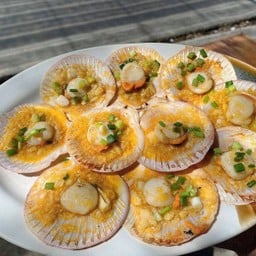 หอยเชลล์ย่างเนย