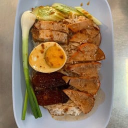 ข้าวหมูแดง