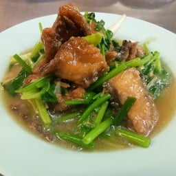 ปลากะพงผัดขึ้นฉ่าย