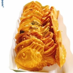 จับปลาสองมือ