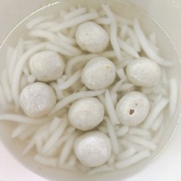 ก๋วยเตี๋ยว ไม่ผัก ลูกชิ้นกลมล้วน