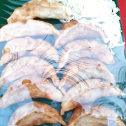 เกี๊ยวซ่า&หม่าล่า by แบงค์+บุ๋ม