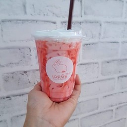 นมสดสตอเบอรีเย็น