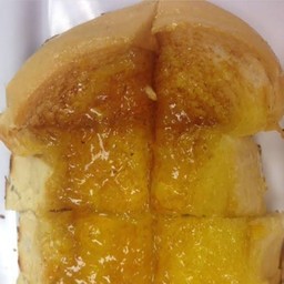 ขนมปังปิ้ง+แยมส้ม 3 แผ่น