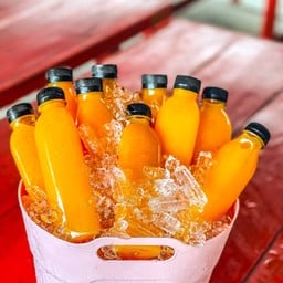 น้ำส้มคั้นสด (มีเนื้อส้ม)