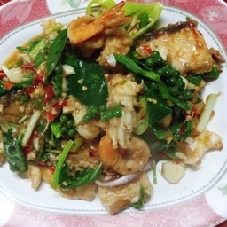 ผัดฉ่าทะเล