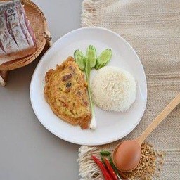 ข้าวใข่เจียวปลาส้ม
