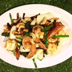 กุ้งผัดเม็ดมะม่วง