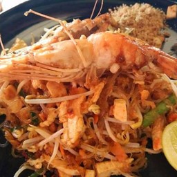 ผัดไทยกุ้งสด พิเศษ