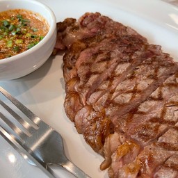 เนื้อย่างจิ้มแจ่วขาวละออ