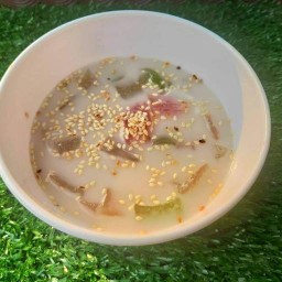 ผี้งขนมหวาน หน้าโรงแรมจันทนิมิต