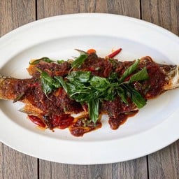 ปลากะพงราดพริก