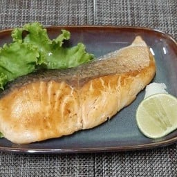 ปลาแซลมอนย่าง