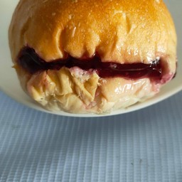 ขนมปังปิ้งไส้ทะลัก บลูเบอร์รี่