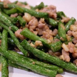 ผัดถั่วคั่วหมู