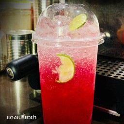 น้ำแดงมะนาวโซดา