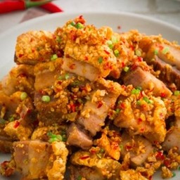 หมูกรอบผัดพริกเกลือ