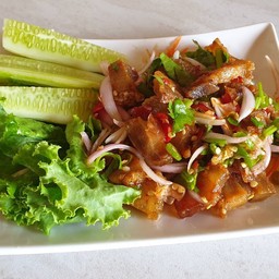 ยำหมูกรอบ