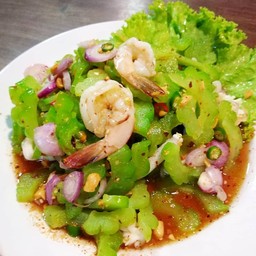 ยำมะระกุ้งสด