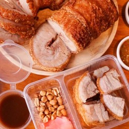 หมูกรอบม้วนเพกะลาว