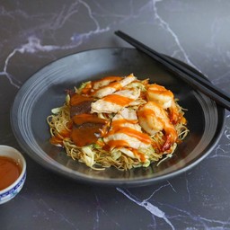 ผัดหมี่ฮ่องกงทรงเครื่องซอสเผ็ด