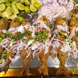 ยำปลาทูเค็ม