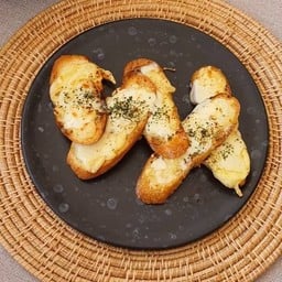 ขนมปังกระเทียม