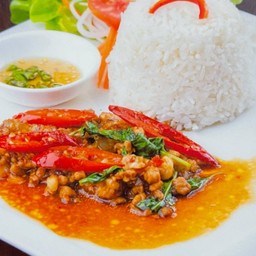 ข้าวกะเพราเนื้อ