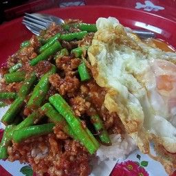 พริกแกงหมูถาด