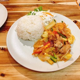 ข้าวราดเปรี้ยวหวาน