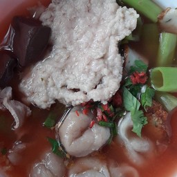 เกี๊ยวปลาเย็นตาโฟ