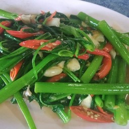 บุ้งไฟแดง