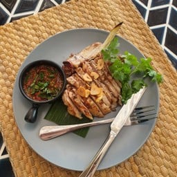 พอร์คชอปจิ้มแจ่วข้าวเหนียวนุ่ม