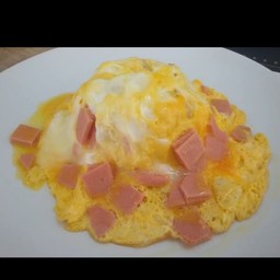 ข้าวราดไข่ข้นเบค่อน