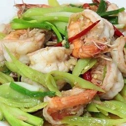 ผัดพริกอ่อนกุ้ง ราดข้าว