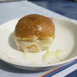 ขนมปังปิ้งไส้ทะลัก เนยนม