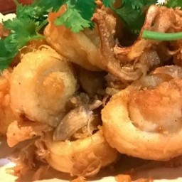 หมึกทอดกระเทียม