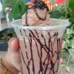 โกโก้ปั่น ราดช็อคโกแลต โรยด้วยช็อคชิพ