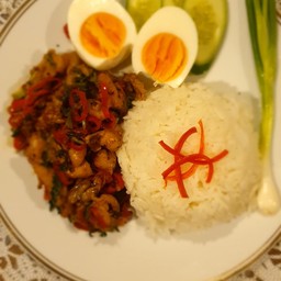 ข้าวหมูคั่วพริกเกลือ