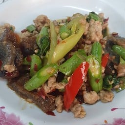ผัดกะเพรา (กับข้าว)